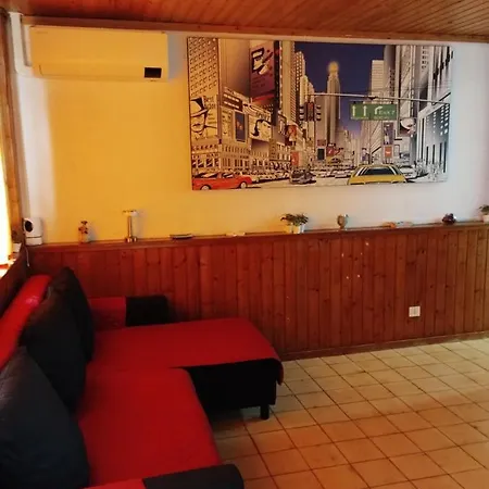 Policlinico La Casa Sotto Il Pergolato アパート グラヴィーナ・ディ・カターニア